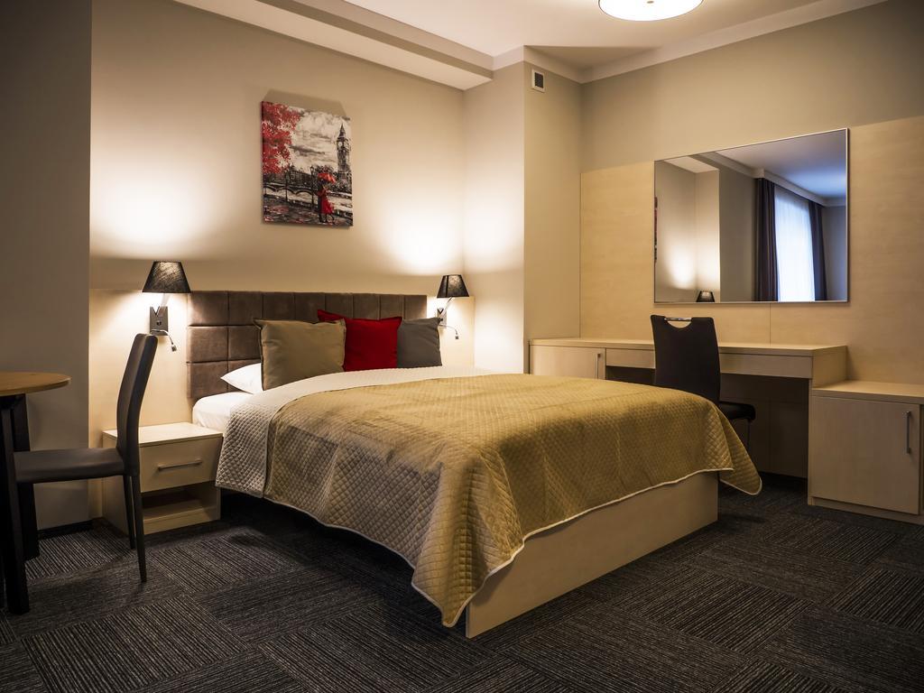 Aparthotel Centrum Gliwicka 18 Бытом Экстерьер фото