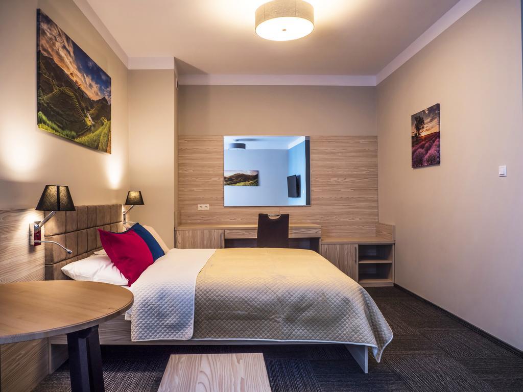 Aparthotel Centrum Gliwicka 18 Бытом Экстерьер фото