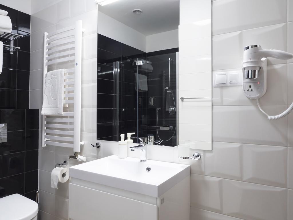 Aparthotel Centrum Gliwicka 18 Бытом Экстерьер фото